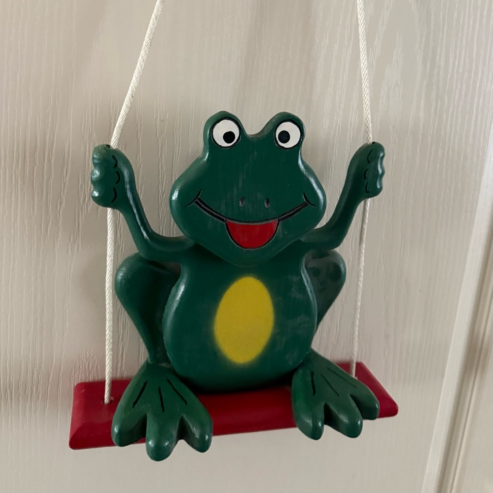 Green Frog Swing wall hanger
